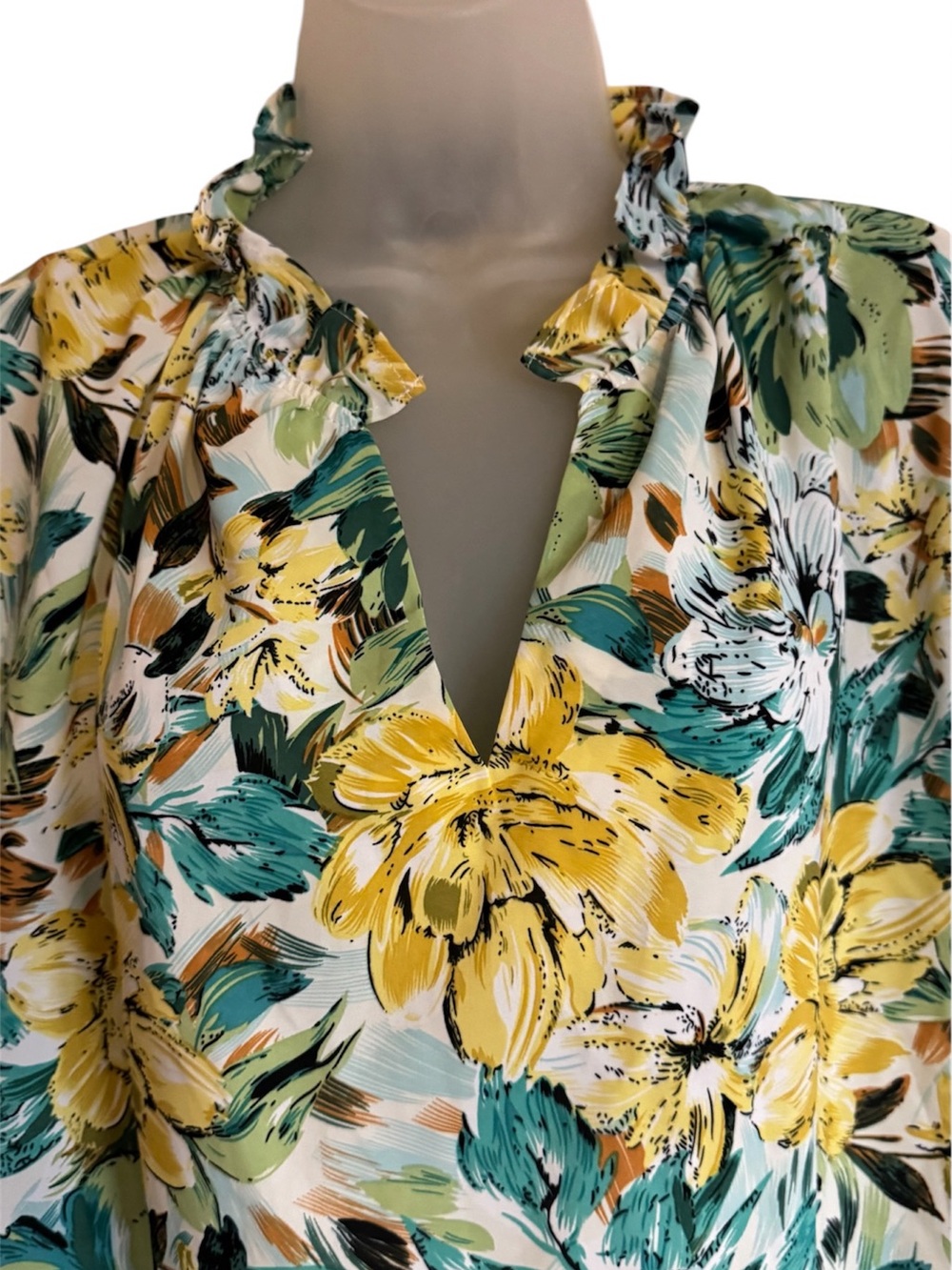 NWT Coco + Carmen Yellow Green Floral V-Neck Ruffle Blouse PLUS: 2X #11 - Picture 2 of 10